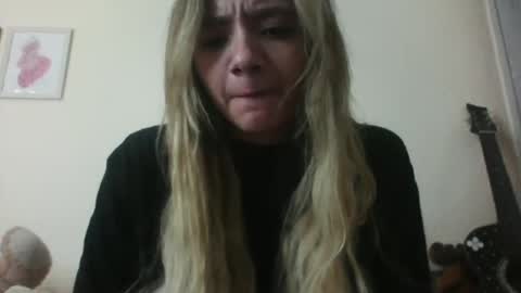 Snapshot of majo_gomezz chatting on 11-17-25, 11:10 majo_gomezz online show from 11-17-25, 11:10