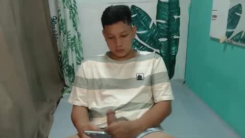 Snapshot of makehugecock chatting on 11-03-25, 08:37 makehugecock online show from 11-03-25, 08:37