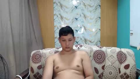 Snapshot of makehugecock chatting on 12-18-25, 09:15 makehugecock online show from 12-18-25, 09:15