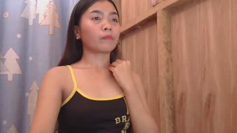 Snapshot of makeme_wettt chatting on 10-22-25, 02:23 makeme_wettt online show from 10-22-25, 02:23