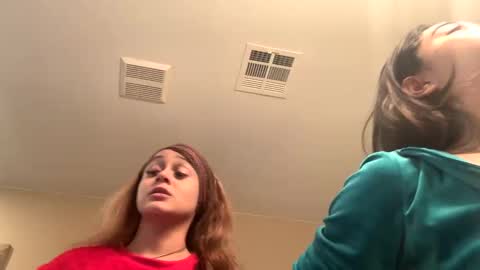 Snapshot of makeouthilldani chatting on 12-31-24, 12:00 hokulani online show from 12-31-24, 12:00