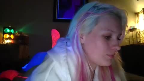 Snapshot of makinziirain chatting on 03-02-26, 06:25 KarizmaticKitten online show from 03-02-26, 06:25