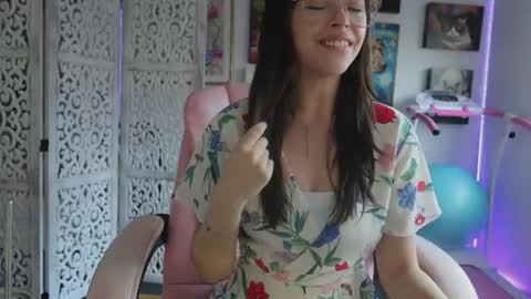 Snapshot of makiyahbelle2 chatting on 06-22-26, 05:59 MakiyahBelle online show from 06-22-26, 05:59