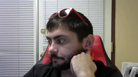 Snapshot of mako4eva chatting on 12-14-25, 12:27 mako4eva online show from 12-14-25, 12:27