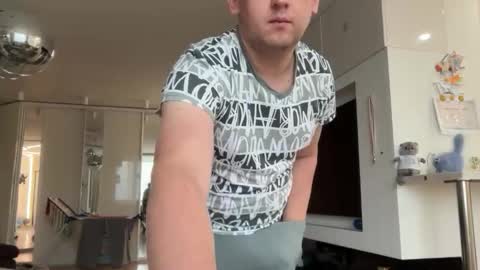 Snapshot of maks199402 chatting on 10-19-25, 06:14 maksoffice online show from 10-19-25, 06:14