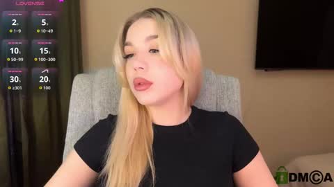 maksisisia online show from 12-20-25, 02:02