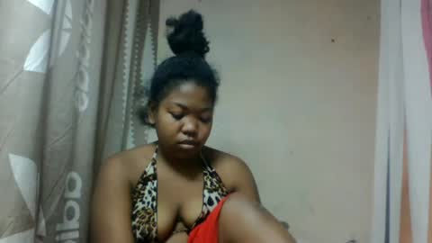 Snapshot of malalazah chatting on 06-12-26, 12:04 malalazah online show from 06-12-26, 12:04