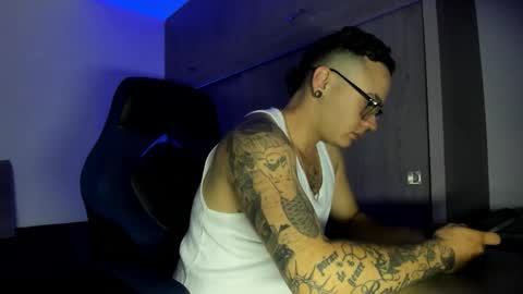 ADAM         online show from 11-07-25, 04:34