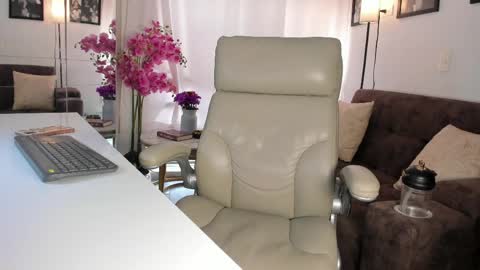 Snapshot of malena99_ chatting on 05-16-26, 08:18 malena99_ online show from 05-16-26, 08:18