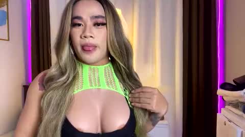 Snapshot of malia_nicole chatting on 11-03-25, 07:20 malia online show from 11-03-25, 07:20