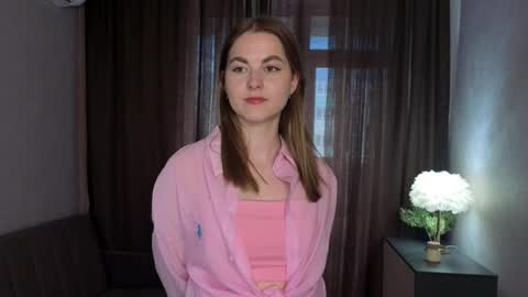 Snapshot of mallieangelini chatting on 05-26-26, 05:47 Mia online show from 05-26-26, 05:47