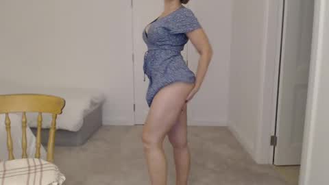 Snapshot of mallinia chatting on 02-12-25, 07:56 mallinia online show from 02-12-25, 07:56