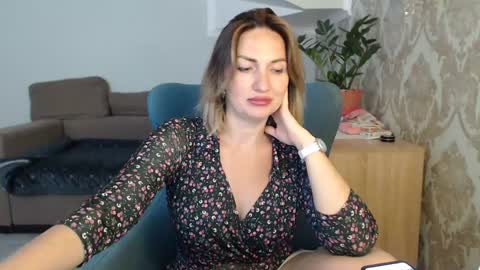 Snapshot of mallinia chatting on 10-13-25, 09:42 mallinia online show from 10-13-25, 09:42