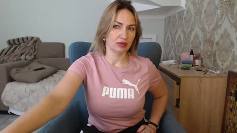 Snapshot of mallinia chatting on 02-01-26, 12:37 mallinia online show from 02-01-26, 12:37