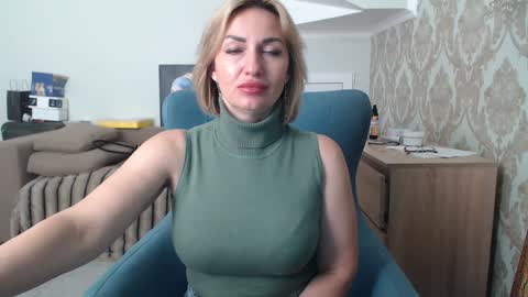 Snapshot of mallinia chatting on 04-14-26, 10:43 mallinia online show from 04-14-26, 10:43