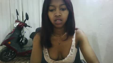 Snapshot of malluna4 chatting on 04-25-26, 04:59 Malluna online show from 04-25-26, 04:59