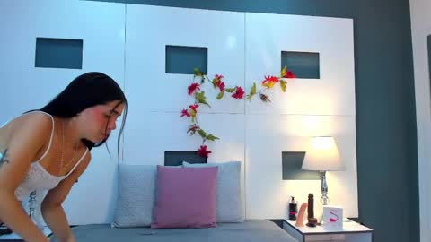 Snapshot of malori_velvet chatting on 04-29-26, 12:20 MALORI online show from 04-29-26, 12:20