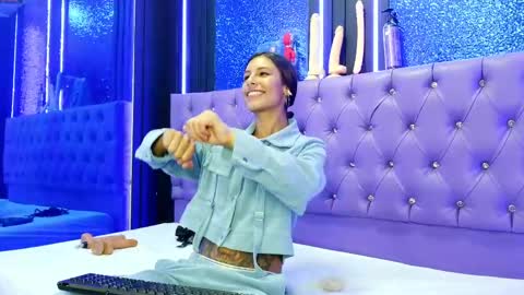 Snapshot of malory_cortez chatting on 05-06-26, 10:04 Malory online show from 05-06-26, 10:04