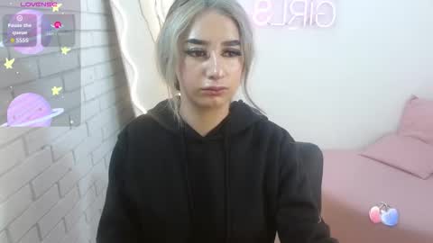 Malory  online show from 11-09-25, 11:41