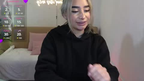 Malory  online show from 11-11-25, 11:43