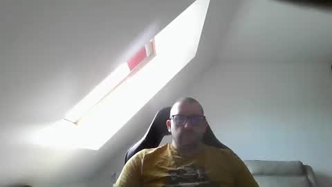 Snapshot of malou2927 chatting on 04-18-26, 08:29 breton online show from 04-18-26, 08:29