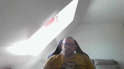 Snapshot of malou2927 chatting on 04-19-26, 11:20 breton online show from 04-19-26, 11:20