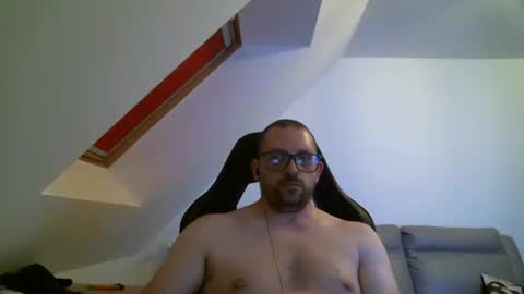 Snapshot of malou2927 chatting on 04-25-26, 09:56 breton online show from 04-25-26, 09:56