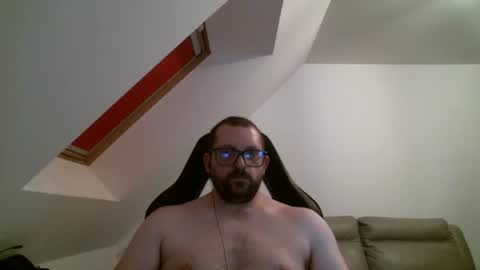 Snapshot of malou2927 chatting on 05-15-26, 08:27 breton online show from 05-15-26, 08:27