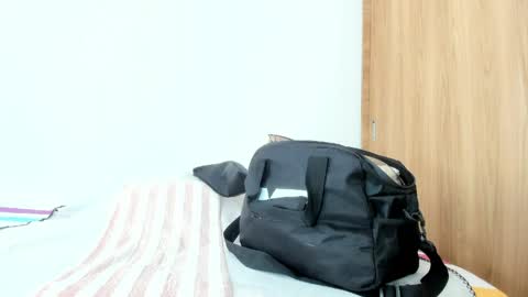 instagram  nueela   online show from 04-11-26, 07:18