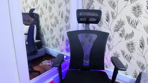 Milu online show from 05-19-26, 03:46