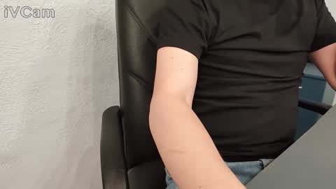 Snapshot of man_liketostroke chatting on 06-07-26, 11:36 Al online show from 06-07-26, 11:36