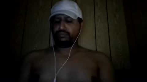 Snapshot of man_new chatting on 10-28-25, 06:10 Man new online show from 10-28-25, 06:10