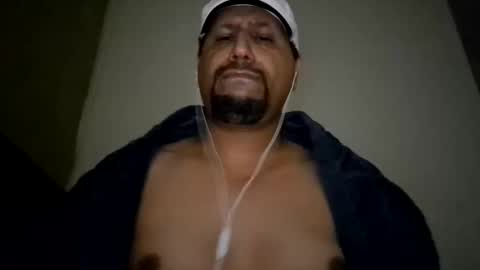 Snapshot of man_new chatting on 11-05-25, 11:27 Man new online show from 11-05-25, 11:27