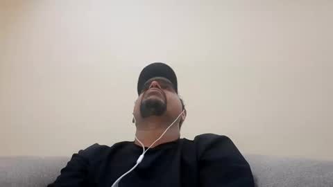 Snapshot of man_new chatting on 11-09-25, 05:33 Man new online show from 11-09-25, 05:33