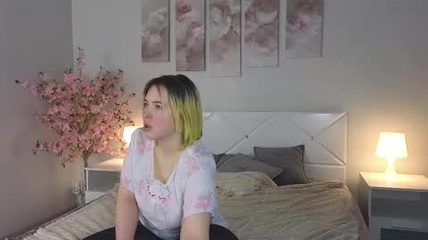 manic_pixie_ online show from 02-05-25, 11:02