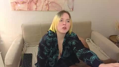 manic_pixie_ online show from 02-11-25, 02:24