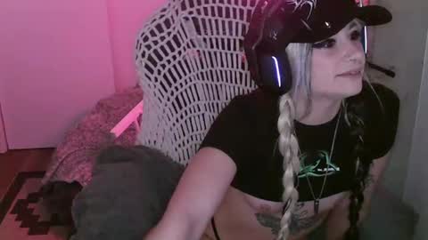 manicpixieslutt online show from 11-20-25, 09:47