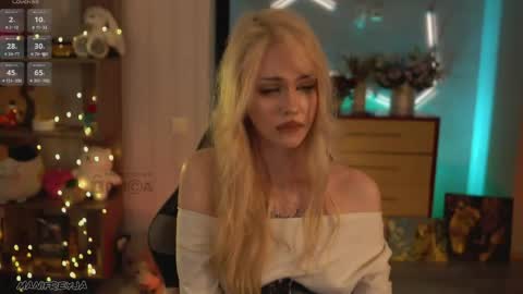 Snapshot of manifreyja chatting on 04-30-26, 08:57 Amelie online show from 04-30-26, 08:57