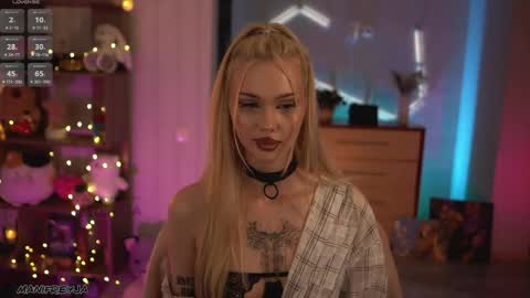 Snapshot of manifreyja chatting on 05-05-26, 08:50 Amelie online show from 05-05-26, 08:50