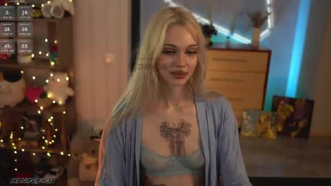 Snapshot of manifreyja chatting on 05-14-26, 06:04 Amelie online show from 05-14-26, 06:04
