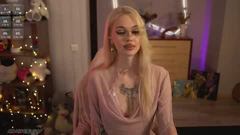 Snapshot of manifreyja chatting on 06-05-26, 07:08 Amelie online show from 06-05-26, 07:08