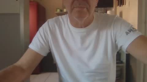 Snapshot of manngrossbite chatting on 02-06-25, 10:15 manngrossbite online show from 02-06-25, 10:15