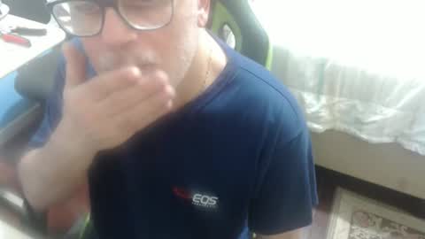 Snapshot of manotcheblu chatting on 10-31-25, 12:55 manotcheblu online show from 10-31-25, 12:55