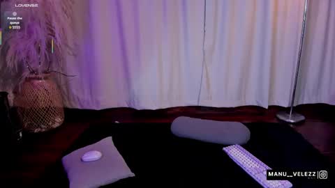 Snapshot of manu_nyx chatting on 04-24-26, 07:11 manu velezz Help me to get to 100 thumbs ups Tip 25tks Rate me online show from 04-24-26, 07:11