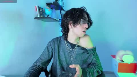 Manuel online show from 10-23-25, 04:34