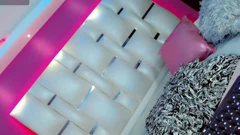 Manuela Kingsley online show from 02-26-25, 08:44