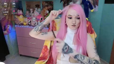 Manuela online show from 12-04-25, 08:17