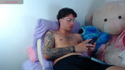 Snapshot of manuelr77 chatting on 05-23-26, 07:02 Manuel online show from 05-23-26, 07:02