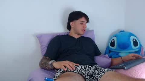 Snapshot of manuelr77 chatting on 06-11-26, 02:22 Manuel online show from 06-11-26, 02:22
