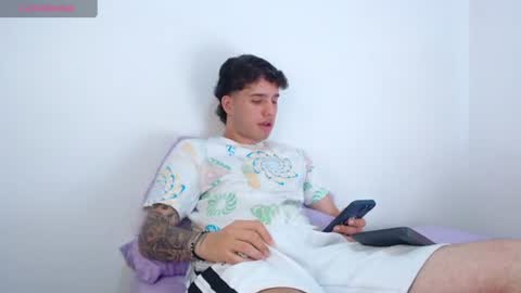 Snapshot of manuelr77 chatting on 06-12-26, 04:06 Manuel online show from 06-12-26, 04:06